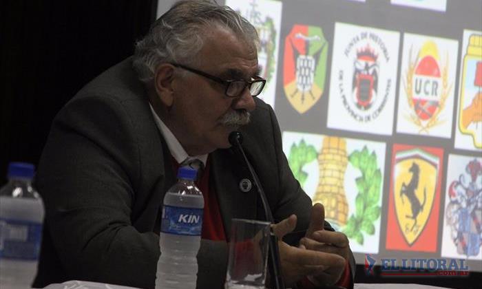 En este momento estás viendo Enrique Deniri describió los escudos de armas que marcaron la historia correntina